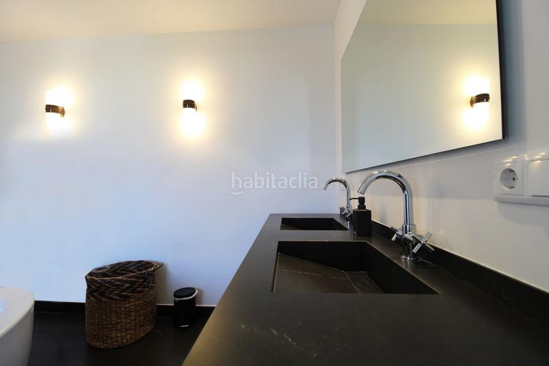 Foto 93f2678f-aab9-4802-a0fd-cfa4c23fea17. Ático  renovado exquisito con vistas panorámicas en royal Las Brisas en Marbella