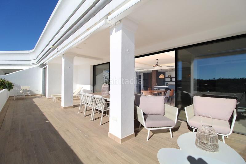 Foto 9a5f7b63-9419-4c9b-a778-227149fb8c04. Ático  renovado exquisito con vistas panorámicas en royal Las Brisas en Marbella