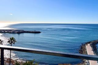 Estudi a Playa de la Fontanilla. Estudio frente al mar con impresionantes vistas al mar, en el ce