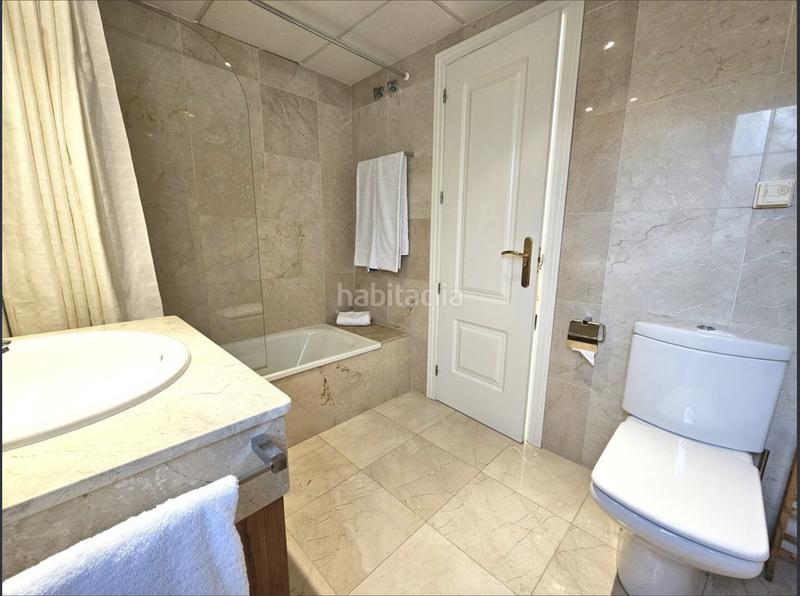Foto 56acfa7d-4819-4ba1-9608-899dd8edbea8. Planta baja ubicado en la prestigiosa zona de las lomas de rio real este. en Marbella