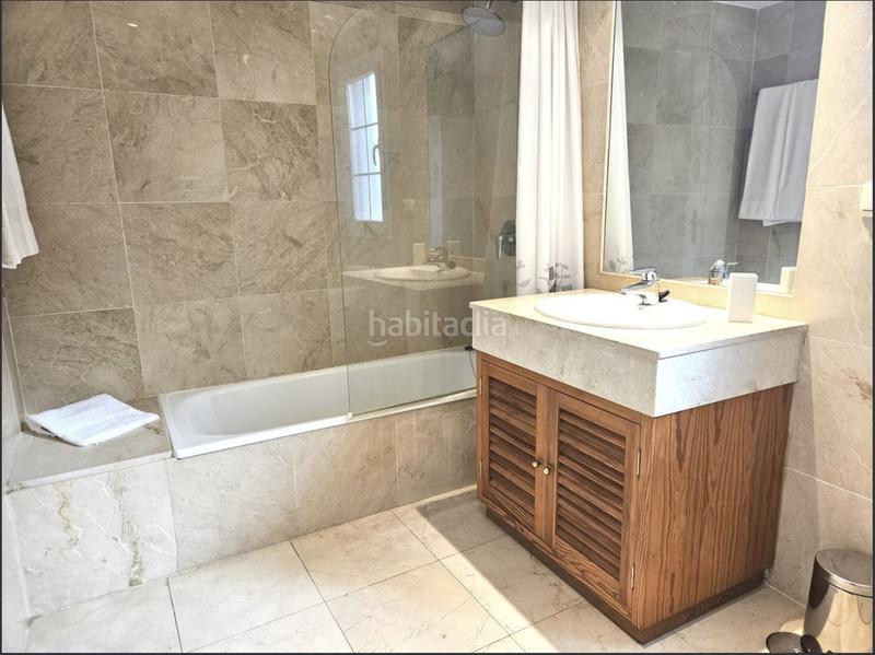 Foto 5b4b33e3-3725-4df0-9ea9-efff7b7d988c. Planta baja ubicado en la prestigiosa zona de las lomas de rio real este. en Marbella