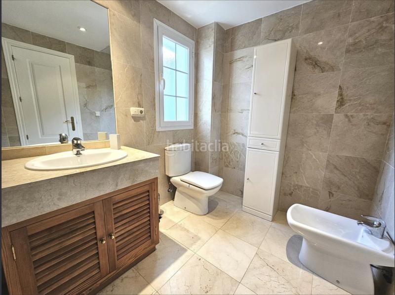 Foto a56afa87-0f2c-4dd1-a606-b9f55716f655. Planta baja ubicado en la prestigiosa zona de las lomas de rio real este. en Marbella