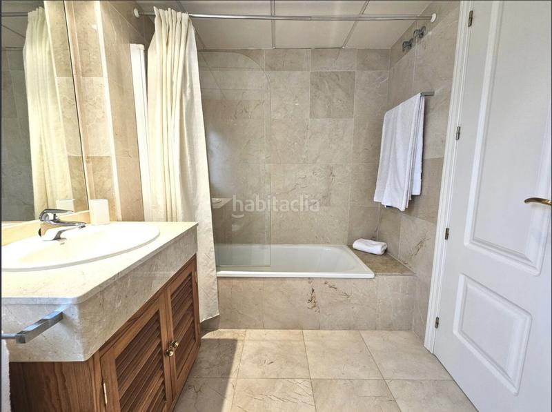 Foto d195bd34-e9d1-4445-8cd1-240ee78be4f1. Planta baja ubicado en la prestigiosa zona de las lomas de rio real este. en Marbella