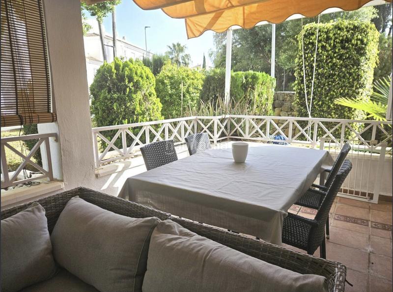 Foto d54718fa-5731-4f64-acd9-f0b2f98c6cd6. Planta baja ubicado en la prestigiosa zona de las lomas de rio real este. en Marbella