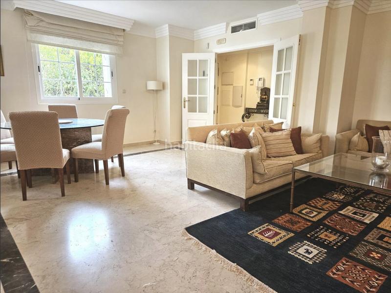 Foto f26d572f-55a2-4914-9899-c3bd5cf70f65. Planta baja ubicado en la prestigiosa zona de las lomas de rio real este. en Marbella