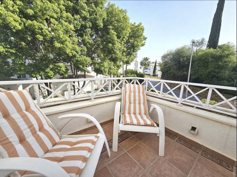 Foto fb07ec61-50dc-4526-89f3-c5ba46114a08. Planta baja ubicado en la prestigiosa zona de las lomas de rio real este. en Marbella