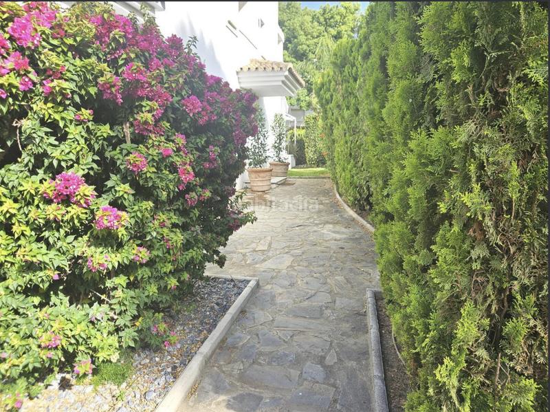 Foto fbf02aff-5176-43b2-9d46-4f98ad42aa8e. Planta baja ubicado en la prestigiosa zona de las lomas de rio real este. en Marbella