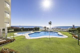 Attique à Playa Bajadilla - Puertos. Ático en primera línea de playa en venta