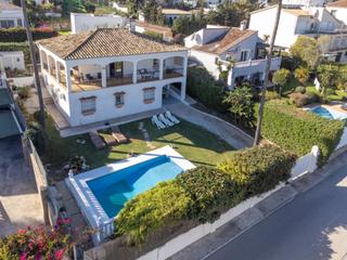 Casa a Buenas Noches. Villa de estilo andaluz en estepona