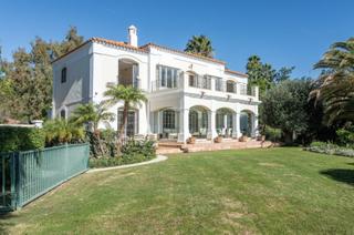 Maison à Benahavís pueblo. Villa en venta