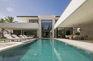 Maison à Nueva Andalucía centro. Villa en venta