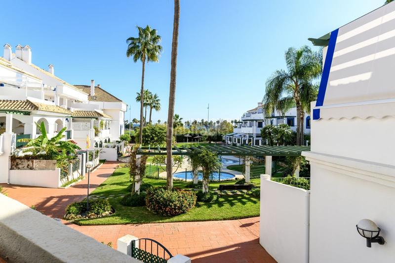 Foto cb8b0aab-4a0e-48f8-a095-e37b86885fe3. Apartamento piso planta media en san pedro de alcántara en Marbella