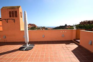Attique en Reserva de Marbella. tico con amplia terraza y espectaculares vistas al mar
