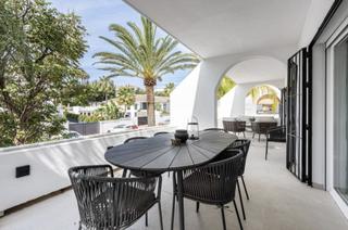 Àtic a Nueva Andalucía centro. Atico en venta