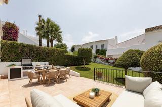 Casa adossada a Nueva Andalucía centro. Casa adosada en venta