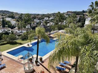 Apartament a Nueva Andalucía centro. Apartamento planta media en nueva andalucia
