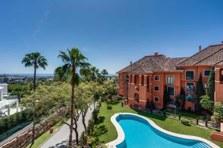 Apartamento en Benahavís pueblo. Apartamento de lujo de 3 dormitorios con impresionantes vistas a