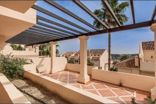 Rez-de-chaussée à Nueva Andalucía centro. Apartamento planta baja en nueva andalucía