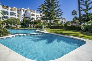 Piano terra in Nueva Andalucía centro. Apartamento en venta