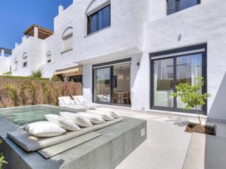Casa adossada a San Pedro de Alcántara Pueblo. Casa adosada en venta
