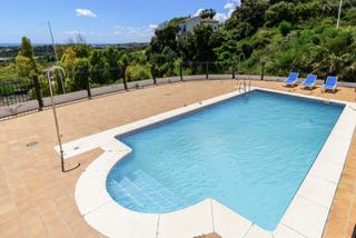 Maison jumelée à Benahavís pueblo. Casa adosada en venta