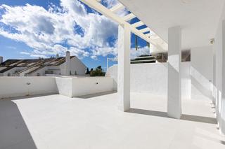 Rez-de-chaussée à Nueva Andalucía centro. Apartamento moderno en ubicación privilegiada de nueva andalucía
