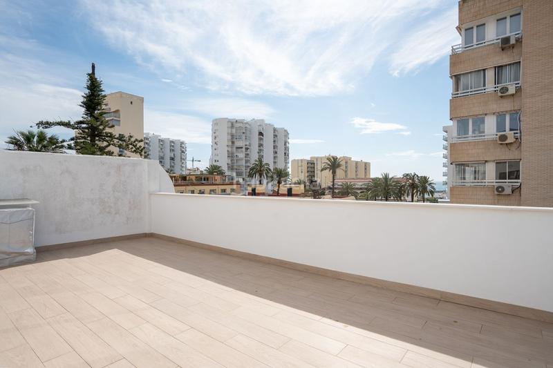 Foto c8e45e8c-b69b-4d4d-b2e0-d8994d89b3b0. Casa villa con apartamento independiente y dos piscinas privadas en el corazón costa en Benalmádena