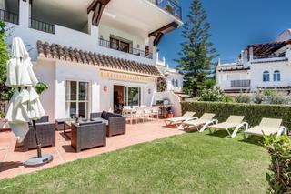 Planta baixa a San Pedro de Alcántara Pueblo. Encanto junto al mar  dúplex elegante a solo unos pasos del mar