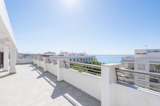 Ático en Centro. Estepona, ático, primera línea, playa, vistas al mar, 4 dormitor