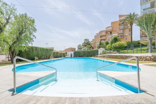 Apartament a Puerto de Estepona. Amplio apartamento de 3 dormitorios en estepona puerto con pisci