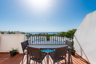 Ático en Riviera del Sol. Ático con 2 dormitorios, vistas panorámicas al mar y una gran te