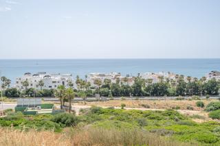 Terreny residencial a Bahía de Casares. Amplia parcela con vistas al mar y la montaña en bahía de casare