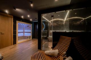 Maison jumelée à Nueva Andalucía centro. Elegante adosado con vistas al mar y oasis en la azotea en nueva