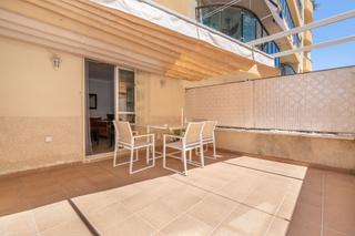 Planta baja en Centro. Amplia planta baja apartamento con parking privado en estepona c