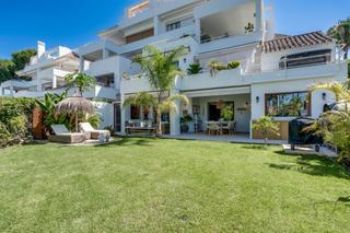 Planta baixa a Tucan-nva andalucia f 61. Increíble apartamento duplex en planta baja con jardín privado