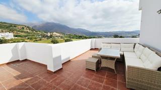 Ático en Guadalobón. Ático en primera línea de golf en guadalobon, estepona oeste