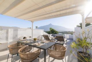 Maison jumelée à Nueva Andalucía centro. Casa adosada en venta