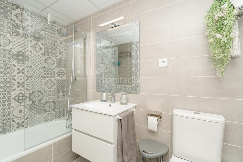 Foto 77154a7b-94b2-4963-83b8-12a65e3c277d. Ático  dúplex moderno en el Centro con vistas panorámicas en Estepona