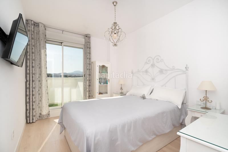 Foto e6d3b628-4c05-4da8-a154-717f8d8a39d7. Ático  dúplex moderno en el Centro con vistas panorámicas en Estepona
