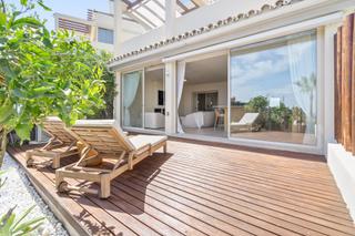Rez-de-chaussée  N andalucia j 8. Apartamento en planta baja en nueva andalucía
