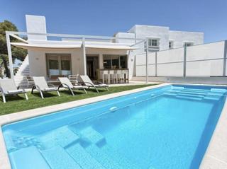 Casa aparellada a Nueva Andalucía centro. Casa en venta
