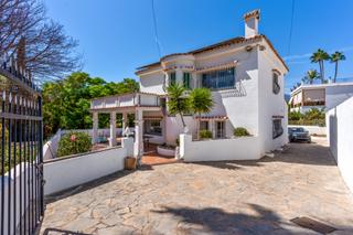 Maison à Nueva Andalucía centro. Villa independiente en el corazón de nueva andalucía  ubicación