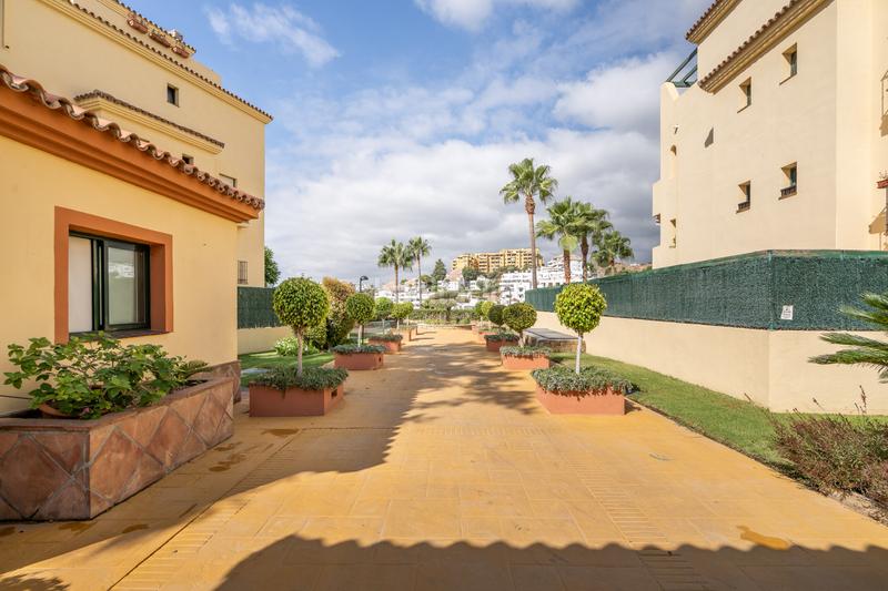 Foto ad1853cd-177b-40d7-9709-2ca7e346e672. Piano terra con parcheggio piscina in La Concha - Resina Golf Estepona