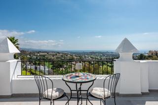 Duplex à La heredia 0. Amplio ático dúplex en las colinas de marbella