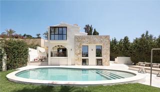 Casa en Nueva Andalucía centro. Villa independiente en nueva andalucía