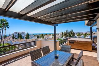 Àtic a Nueva Andalucía centro. Ático con vistas al mar