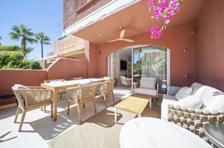 Maison jumelée à Nueva Andalucía centro. Casa adosada en venta