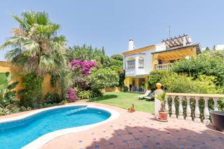 Casa a Nueva Andalucía centro. Villa independiente en el corazón del valle del golf  nueva anda