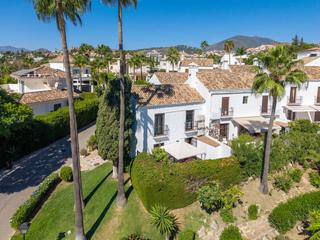 Reihenhaus in Nueva Andalucía centro. Adosado renovado, nueva andalucía
