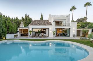 Haus in Nueva Andalucía centro. Villa a corta distancia de los naranjos